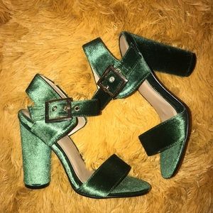 New green open toe chunky heel 👠